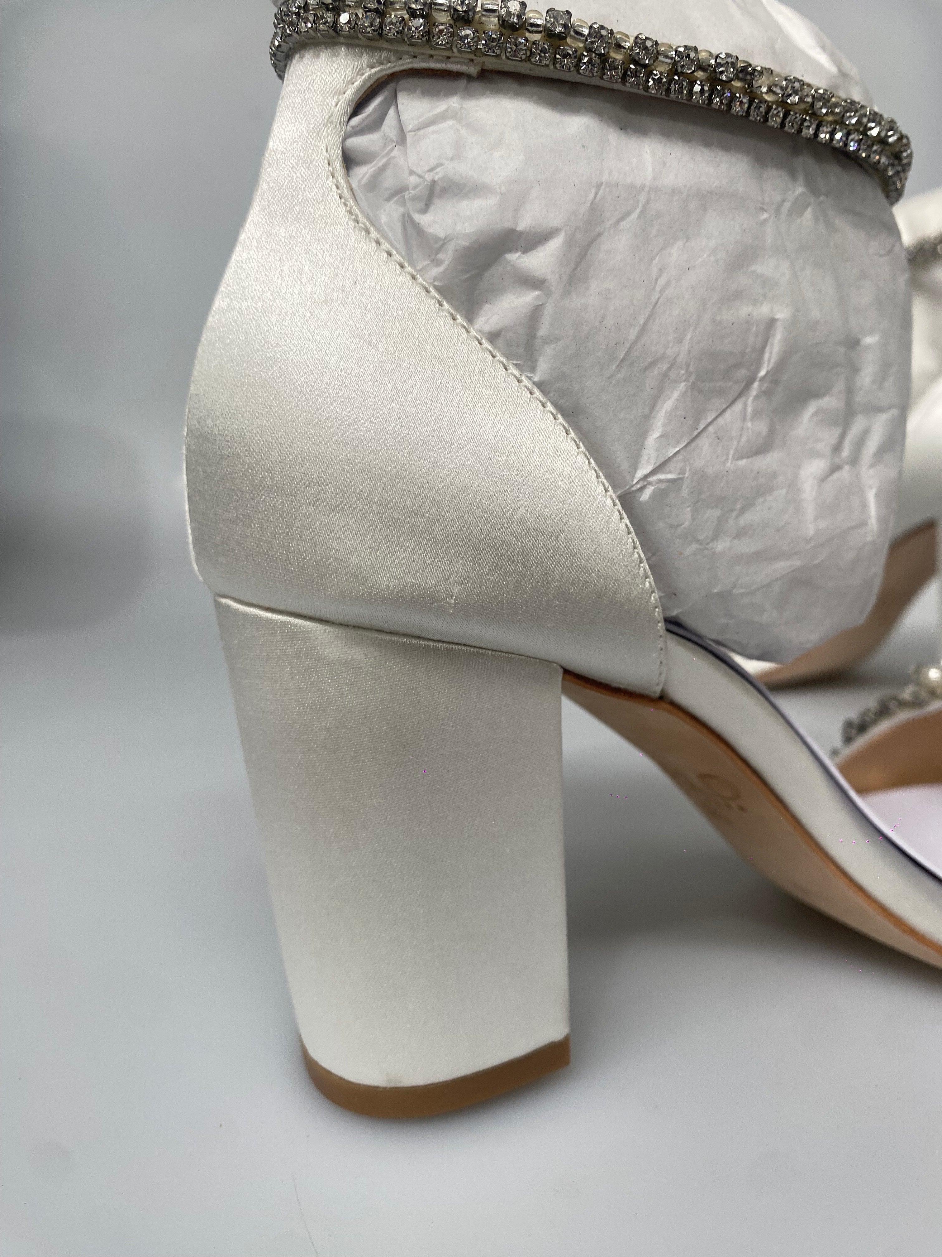 FINAL SALE OUTLET - Adele - White - Size 5.5